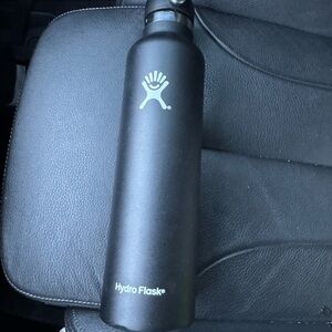 Hydro Flask Black Water Bottle
